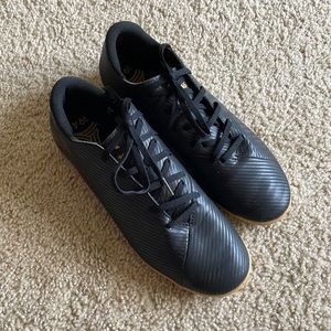 (9.5) Nemesis 19.4 Shoes Men indoor soccer